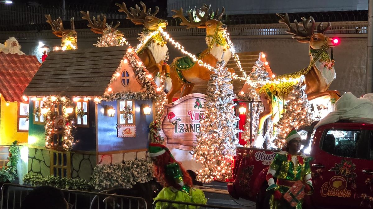 Panamá La magia de la Navidad se apoderó de la calle 50 con el desfile