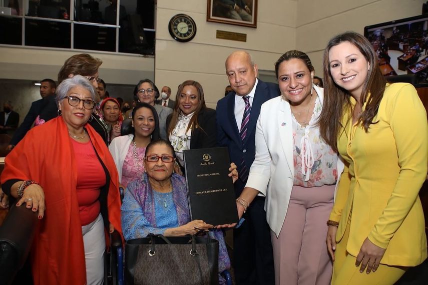 Asamblea Nacional aprueba creación de Ministerio de la Mujer Panamá