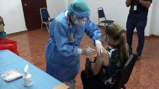 Inicia vacunación para mayores de 40 años en la capital