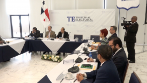 Referéndum para reformas constitucionales podría incluir cuestionario