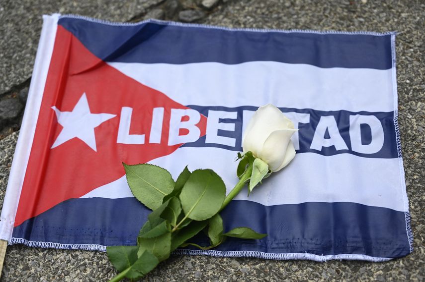 Cuba: Cientos de personas protestan por la falta de comida y los apagones. Cuba: Cientos de personas protestan por la falta de comida y los apagones.