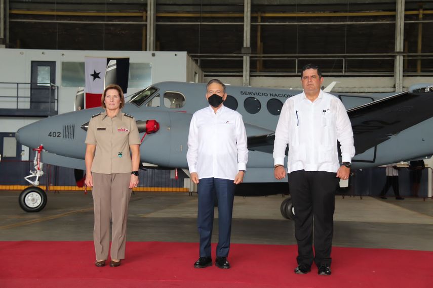 Estados Unidos dona a Panamá aeronave de patrullaje