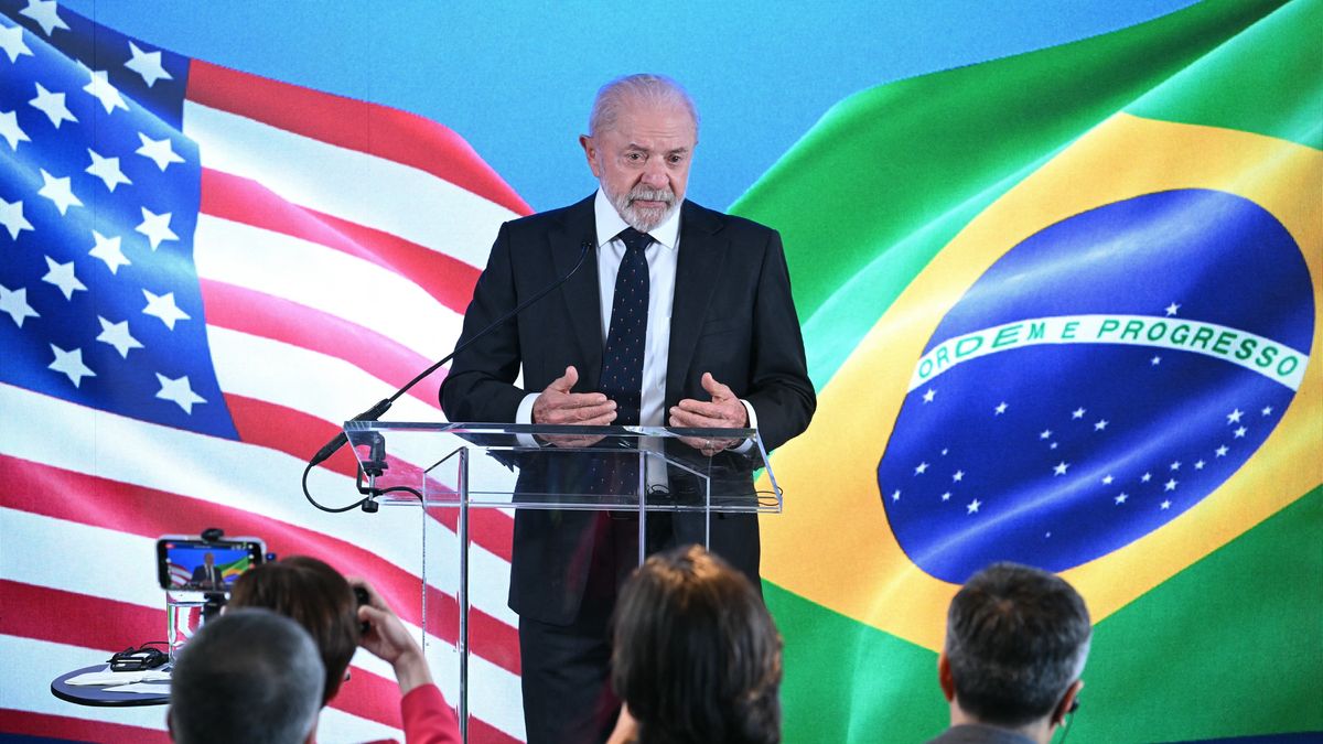 El presidente de Estados Unidos, Donald Trump, se mostró satisfecho de su reunión este jueves con su homólogo brasileño, Luiz Inácio Lula da Silva, a quien calificó de muy dinámico, y con quien abordó el tema de los aranceles. El presidente de Estados Unidos, Donald Trump, se mostró satisfecho de su reunión este jueves con su homólogo brasileño, Luiz Inácio Lula da Silva, a quien calificó de muy dinámico, y con quien abordó el tema de los aranceles.