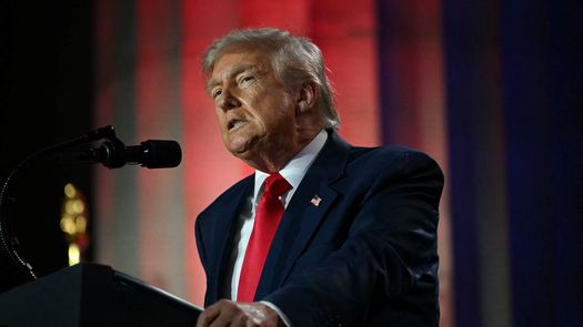 Tribunal rechaza intento de Trump de eliminar ciudadanía por nacimiento