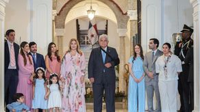 Arranca campaña contra el cáncer con encendido de luces en Presidencia