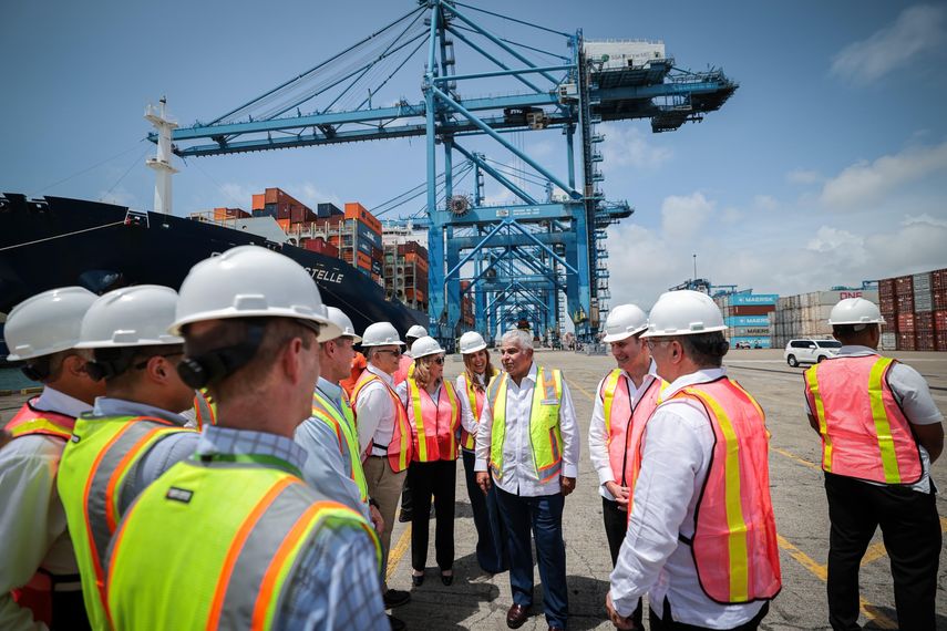 Presidente Mulino visita Manzanillo International Terminal en Colón