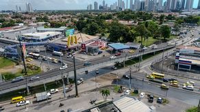 El Ministerio de Obras Públicas (MOP) adjudicó por B/. 11.5 millones al consorcio Puentes Modulares, integrado por Constructora Urbana, S.A. y Toronto Global Holdings, el proyecto de diseño, rehabilitación, construcción y mantenimiento de 12 puentes vehiculares ubicados en los distritos de Panamá y San Miguelito.