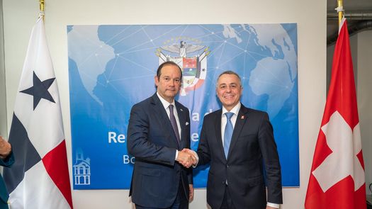 El ministro de Relaciones Exteriores Javier Martínez-Acha Vásquez inauguró este lunes la nueva sede de la Embajada de Panamá en la ciudad de Berna, ciudad federal Suiza. El ministro de Relaciones Exteriores Javier Martínez-Acha Vásquez inauguró este lunes la nueva sede de la Embajada de Panamá en la ciudad de Berna, ciudad federal Suiza.
