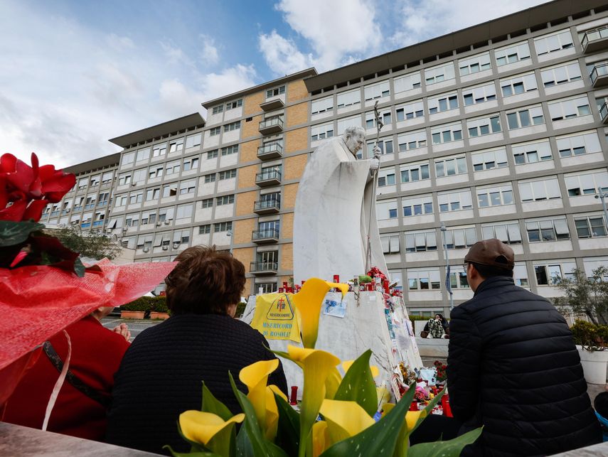 Papa Francisco continúa su tratamiento y siguió en vídeo los ejercicios espirituales