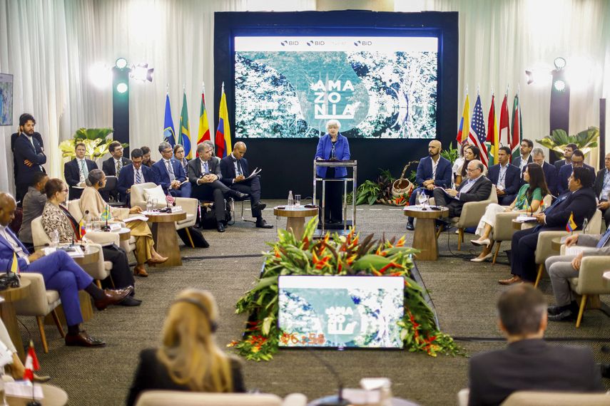 Estados Unidos anuncia cooperación con la Amazonía contra delitos ambientales