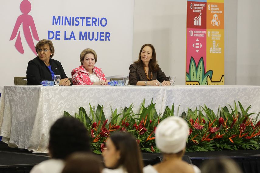 Panamá aboga por reducir la pobreza entre las mujeres
