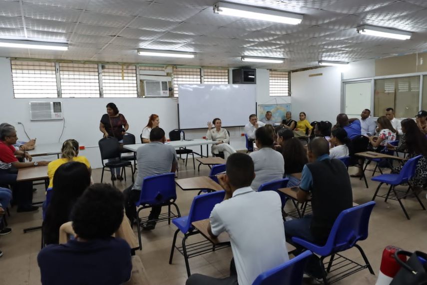 Elena Chávez de Pinate. Elena Chávez de Pinate.