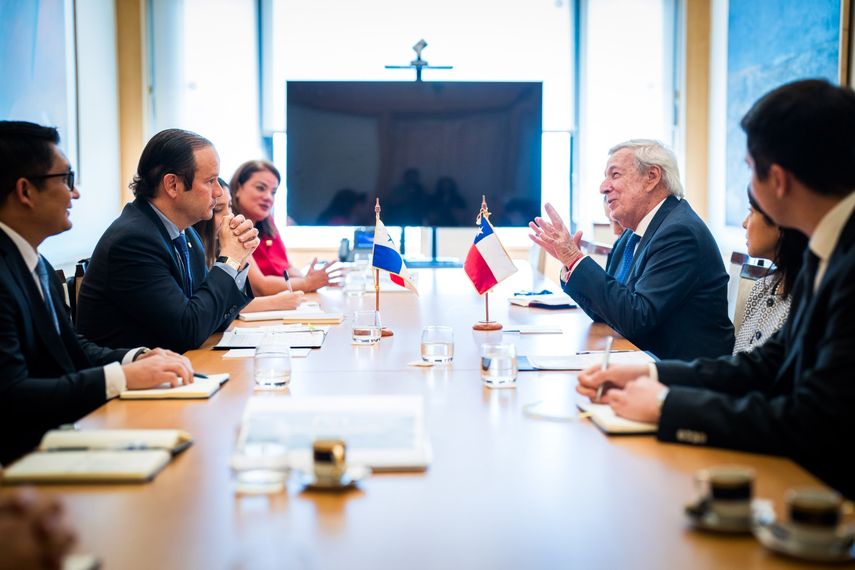 Panamá y Chile refuerzan lazos bilaterales en reunión de cancilleres. Panamá y Chile refuerzan lazos bilaterales en reunión de cancilleres.