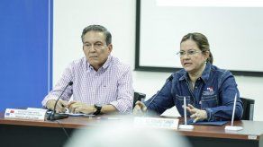 Estudiantes panameños que regresan de China