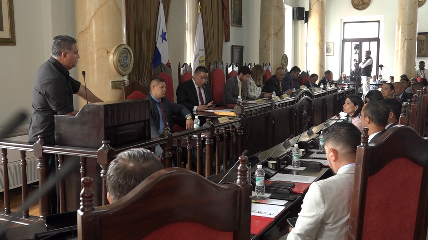 Administrador de autoridad de aseo rinde cuentas ante Concejo Municipal