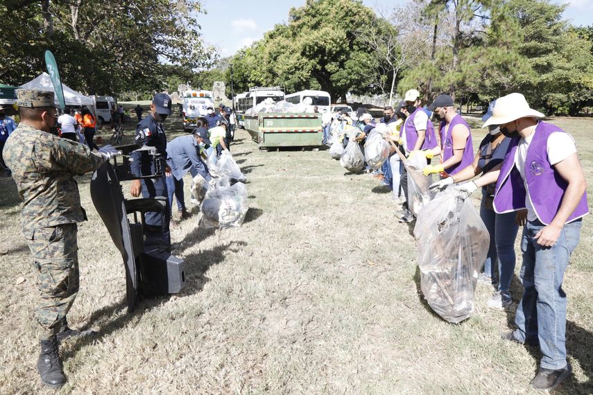 MiAmbiente inform&oacute; que como parte de la conmemoraci&oacute;n del d&iacute;a Mundial de los Humedales, a celebrarse el pr&oacute;ximo mi&eacute;rcoles 2 de febrero, organiz&oacute; esta actividad con la finalidad de limpiar la zona en las playas de Panam&aacute; Viejo.
