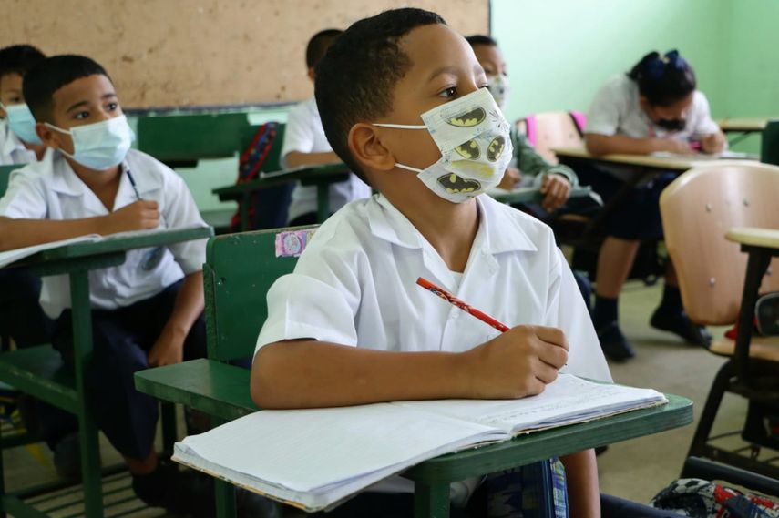 Escuela Bilingüe El Tecal continúan impartiendo clases
