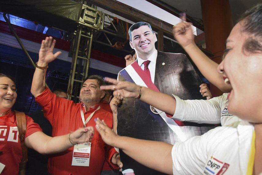 Paraguay: Oficialista encabeza conteo de las presidenciales