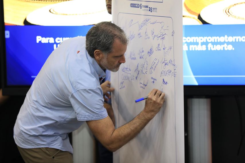 Gobierno y gremios productivos analizan reglamentos técnicos de alimentos sensitivos