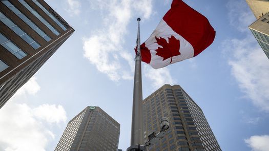 Trump lanzó advertencias contra los legisladores que votaran en contra de sus aranceles impuestos a Canadá. Trump lanzó advertencias contra los legisladores que votaran en contra de sus aranceles impuestos a Canadá.