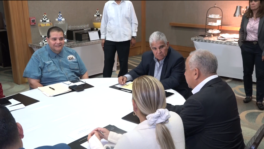 José Raúl Mulino se reúne con diputados de Realizando Metas