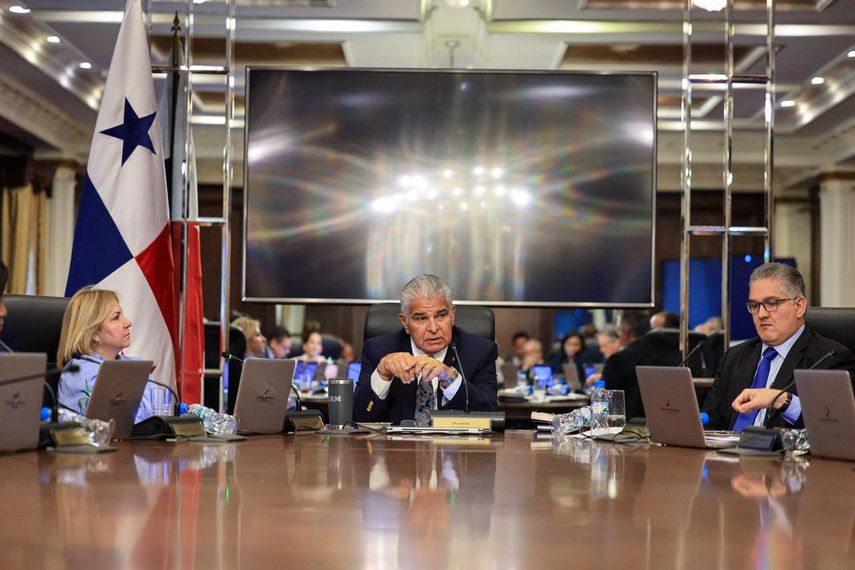 En una sesión extraordinaria, el Consejo de Gabinete aprobó este viernes el proyecto de Ley N-37-24, que define el Presupuesto General del Estado para el año fiscal 2025. En una sesión extraordinaria, el Consejo de Gabinete aprobó este viernes el proyecto de Ley N-37-24, que define el Presupuesto General del Estado para el año fiscal 2025.