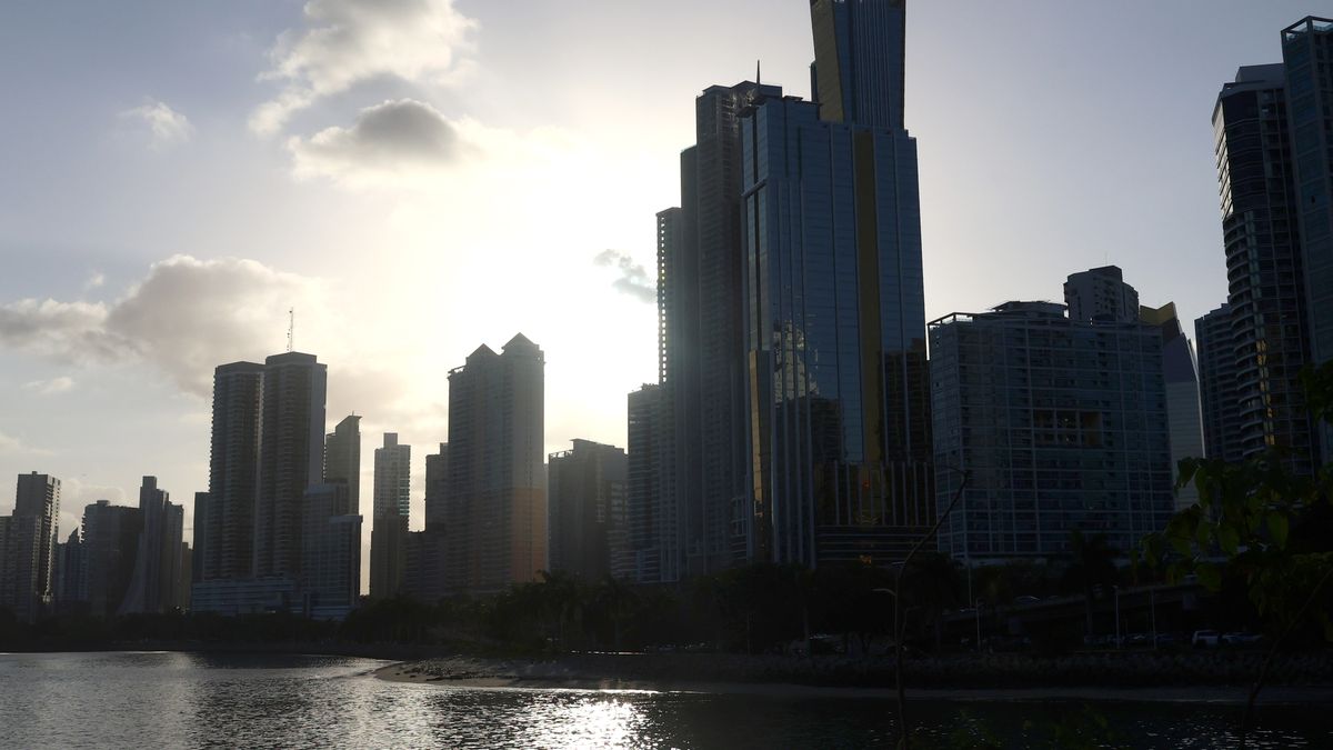 Ante el futuro despliegue de la red 5G, Panamá necesita una regulación robusta sobre ciberseguridad para proteger su soberanía nacional y como método de prevención para evitar un ataque a sus puertos o el Canal, eje clave del comercio marítimo internacional. Ante el futuro despliegue de la red 5G, Panamá necesita una regulación robusta sobre ciberseguridad para proteger su soberanía nacional y como método de prevención para evitar un ataque a sus puertos o el Canal, eje clave del comercio marítimo internacional.