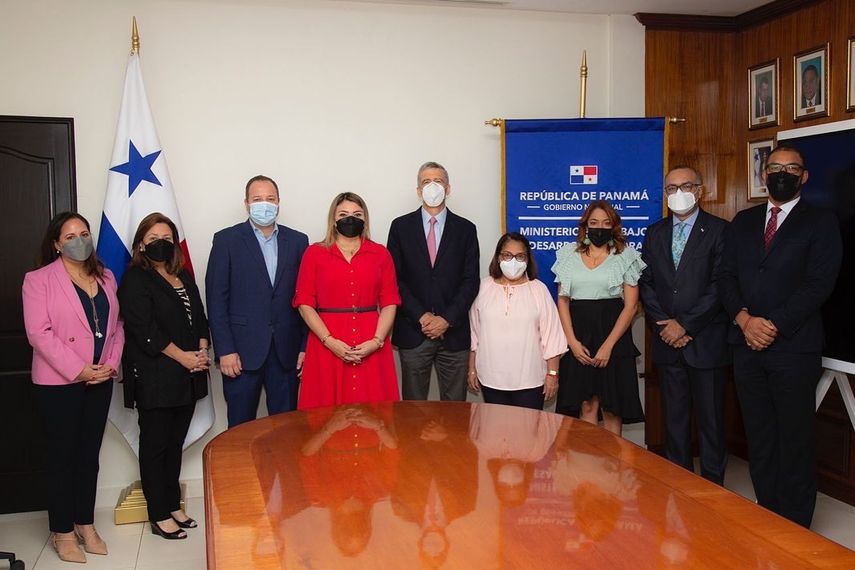 El Ministerio de Trabajo y Desarrollo Laboral (MITRADEL) y la Compañía Panameña de Aviación (Copa Airlines), por intermedio de sus representantes legales Doris Zapata Acevedo y Pedro Heilborn, firmaron este lunes 13 de junio un Memorando.