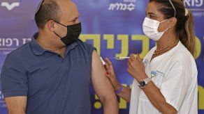 Primer ministro israelí recibe tercera dosis contra el covid