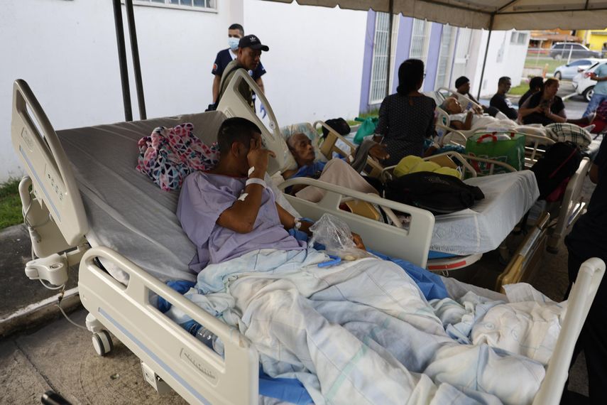 Adrenalina, vigilancia y pacientes en las calles por el terremoto de magnitud 7,5