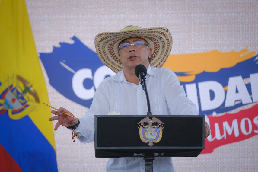 Petro advierte a Trump que "no es el rey en Colombia" y que él no va a ceder sino a exigir Petro advierte a Trump que "no es el rey en Colombia" y que él no va a ceder sino a exigir