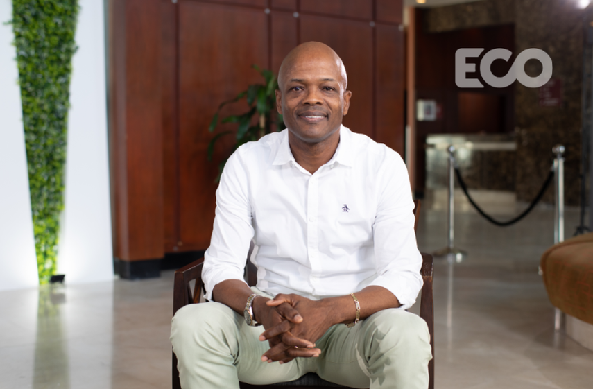 Jorge Dely Valdés, exjugador de fútbol. Jorge Dely Valdés, exjugador de fútbol.