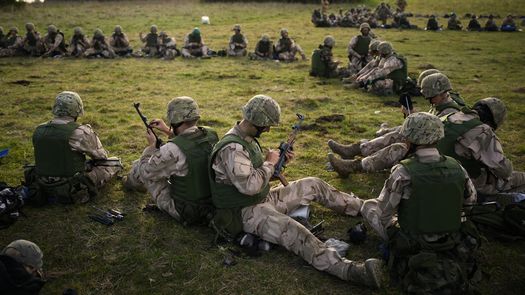 Ucrania celebra la fiesta de su ejército en plena guerra contra Rusia