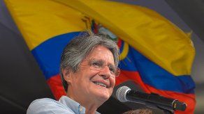 Ecuador viaja a EEUU para someterse a operación de la médula espinal