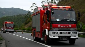 Equipos de rescate buscan rastros de pasajeros del avión accidentado en China