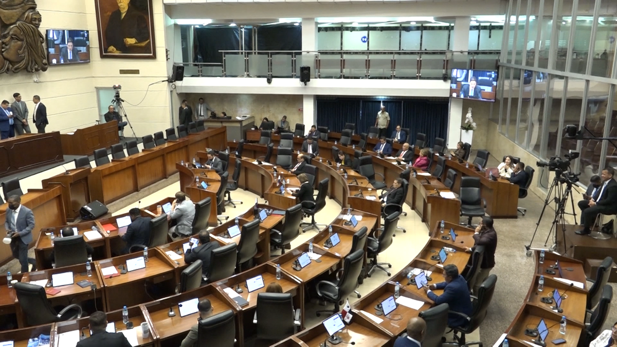 Diputados deben aprobar las reformas que pasen en la Comisión de Credenciales. Diputados deben aprobar las reformas que pasen en la Comisión de Credenciales.