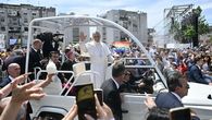 El papa León XIV visitó este sábado la localidad italiana de Acerra, cerca de Nápoles y en el corazón de la llamada Tierra de los fuegos, una zona devastada por vertederos ilegales controlados por la mafia cuya contaminación envenena a los habitantes. El papa León XIV visitó este sábado la localidad italiana de Acerra, cerca de Nápoles y en el corazón de la llamada Tierra de los fuegos, una zona devastada por vertederos ilegales controlados por la mafia cuya contaminación envenena a los habitantes.