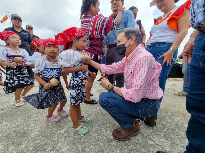 El presidente Nito Cortizo agradeció la oportunidad que le da el pueblo Guna de servirles y hacer la diferencia en la vida de cada uno de ellos. El presidente Nito Cortizo agradeció la oportunidad que le da el pueblo Guna de servirles y hacer la diferencia en la vida de cada uno de ellos.