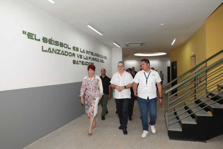 Orillac reconoció que este estadio de La Chorrera, que cuenta con capacidad para 14 mil espectadores. Orillac reconoció que este estadio de La Chorrera, que cuenta con capacidad para 14 mil espectadores.