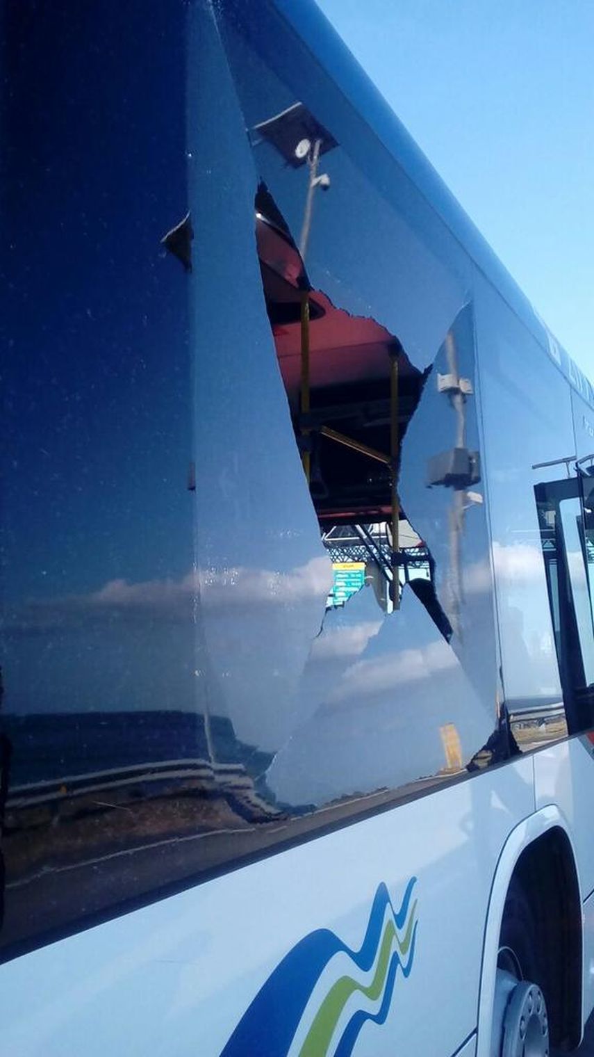 La empresa MiBus señala las "graves consecuencias" que traen los hechos de vandalismo contra unidades del Metrobús. La empresa MiBus señala las "graves consecuencias" que traen los hechos de vandalismo contra unidades del Metrobús.