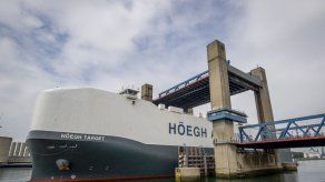 Buque portavehículos más grande del mundo atravesará el Canal de Panamá