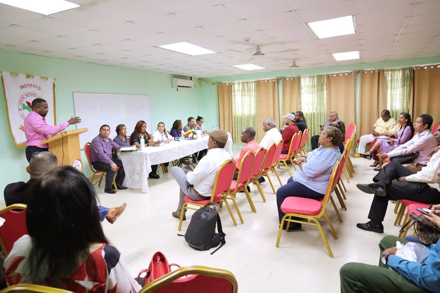 Meduca Atiende Necesidades De Escuelas Emblemáticas De Colón