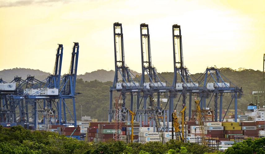Periódico hongkonés pide cancelar venta de puertos en Panamá Periódico hongkonés pide cancelar venta de puertos en Panamá