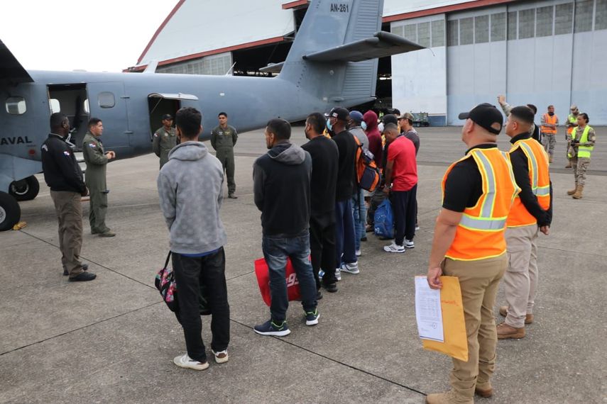 El individuo se encontró en el quinto vuelo de deportación de 12 colombianos, provenientes de Panamá. El individuo se encontró en el quinto vuelo de deportación de 12 colombianos, provenientes de Panamá.