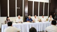El presidente de la República, José Raúl Mulino, anunció ante productores agrícolas y ganaderos en Coclé soluciones para la formación e inserción laboral de los jóvenes en el sector agropecuario, con el fin de impulsar la producción nacional y aumentar el empleo en el interior del país. El presidente de la República, José Raúl Mulino, anunció ante productores agrícolas y ganaderos en Coclé soluciones para la formación e inserción laboral de los jóvenes en el sector agropecuario, con el fin de impulsar la producción nacional y aumentar el empleo en el interior del país.