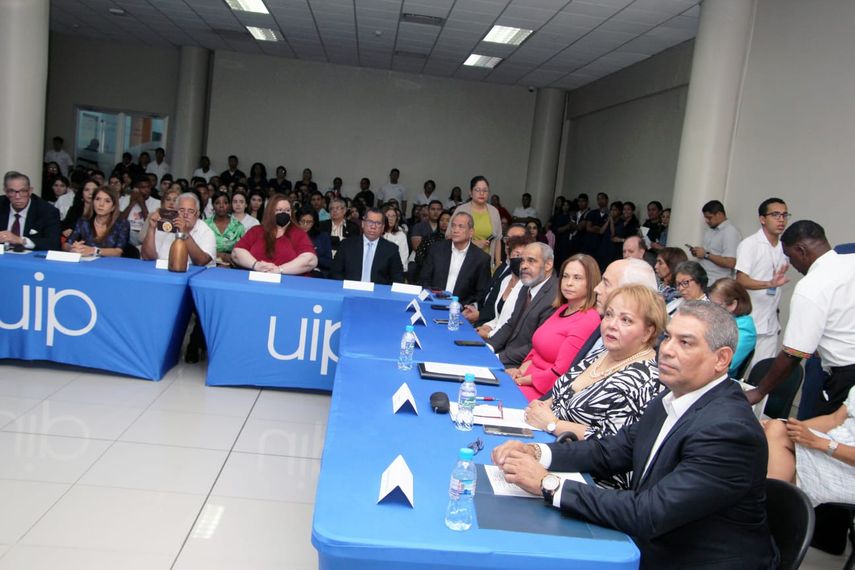 El pacto establece el compromiso de los diferentes candidatos presidenciales en el tema de abastecimiento de medicamentos en los puestos de salud pública. El pacto establece el compromiso de los diferentes candidatos presidenciales en el tema de abastecimiento de medicamentos en los puestos de salud pública.