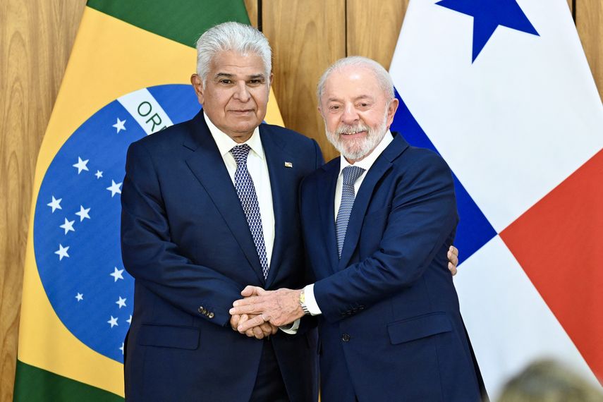 El presidente de Brasil, Luiz Inácio Lula da Silva, y su homólogo panameño, José Raúl Mulino, conversaron este jueves sobre la situación en Venezuela y coincidieron en la necesidad de preservar la paz y la estabilidad en América Latina y el Caribe, informaron fuentes oficiales. El presidente de Brasil, Luiz Inácio Lula da Silva, y su homólogo panameño, José Raúl Mulino, conversaron este jueves sobre la situación en Venezuela y coincidieron en la necesidad de preservar la paz y la estabilidad en América Latina y el Caribe, informaron fuentes oficiales.