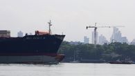 Las empresas interesadas en construir dos puertos en el Canal de Panamá presentarán este jueves la documentación legal, financiera y técnica solicitada en el marco de la licitación pública, que será analizada para determinar cuál puede avanzar en el proceso al reunir las condiciones para desarrollar los proyectos valorados en unos 2.600 millones de dólares. Las empresas interesadas en construir dos puertos en el Canal de Panamá presentarán este jueves la documentación legal, financiera y técnica solicitada en el marco de la licitación pública, que será analizada para determinar cuál puede avanzar en el proceso al reunir las condiciones para desarrollar los proyectos valorados en unos 2.600 millones de dólares.