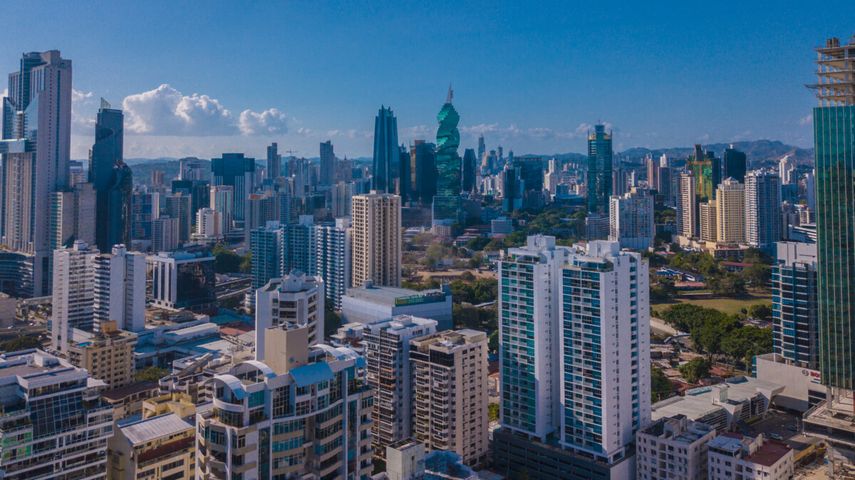 UE excluye a Antigua y Barbuda de su lista de paraísos fiscales, pero Panamá sigue en la lista. UE excluye a Antigua y Barbuda de su lista de paraísos fiscales, pero Panamá sigue en la lista.