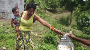 Donan pescado a indígenas aislados por la pandemia en Panamá